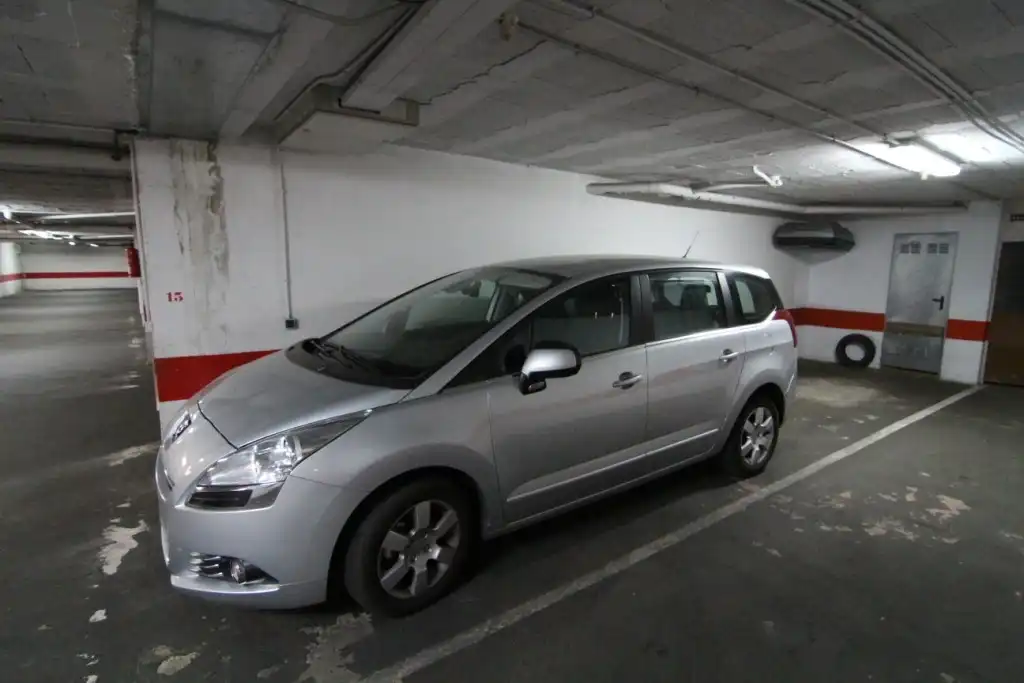 Parkplatz von Einfamilien-Reihenhaus zur Miete in Badajoz mit Klimaanlage, Heizung und Terrasse