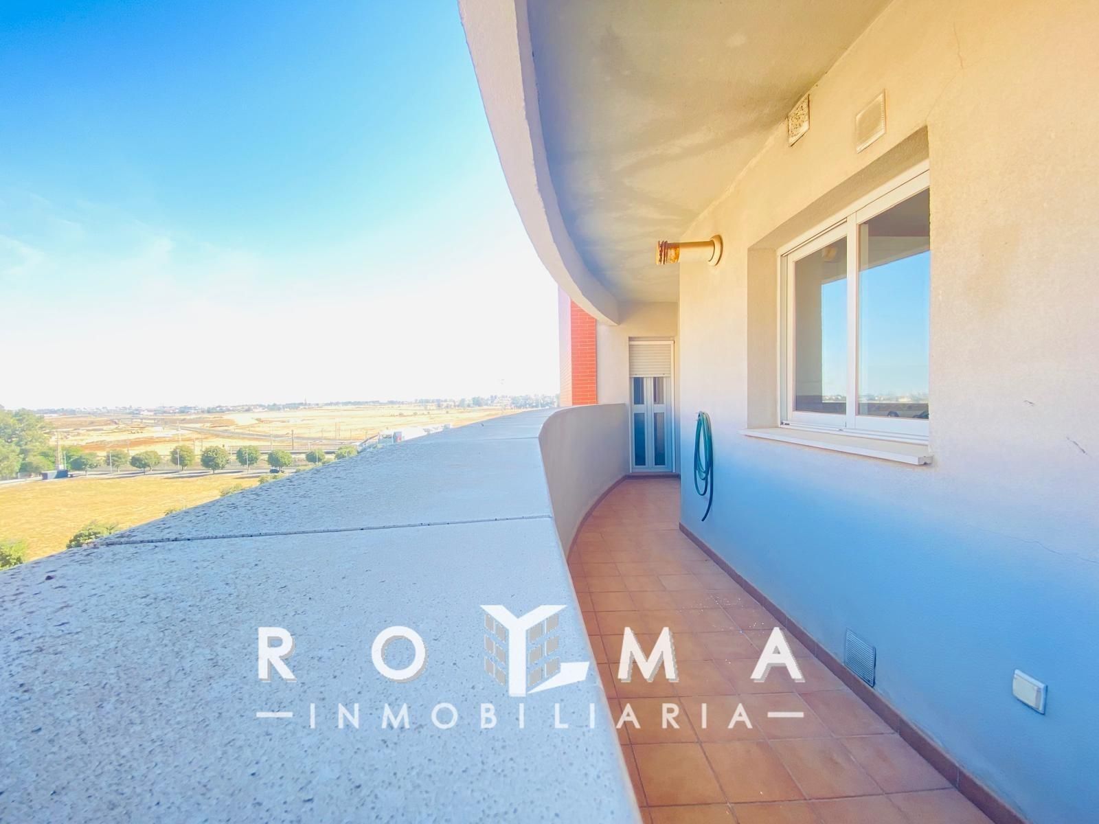 Exterior view of Flat to rent in  Sevilla Capital  with Air Conditioner, Private garden and Terrace