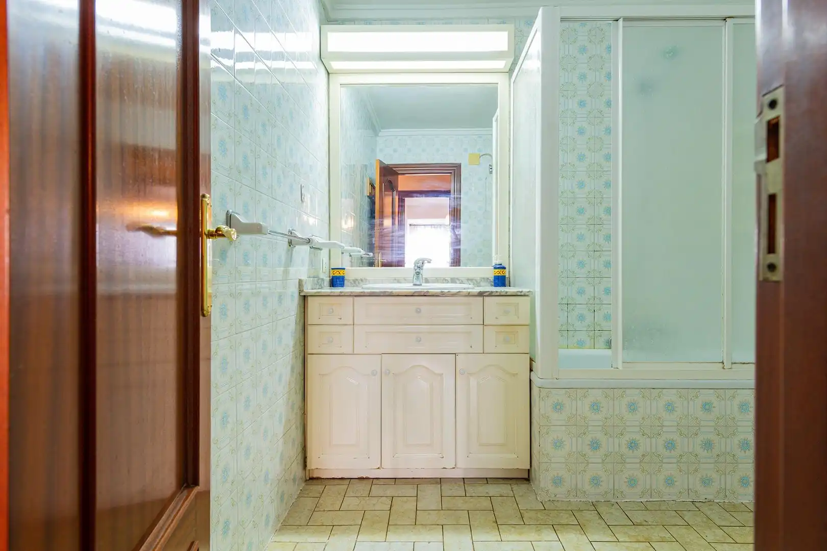 Badezimmer von Wohnung zum Verkauf in Valencia mit Balkon