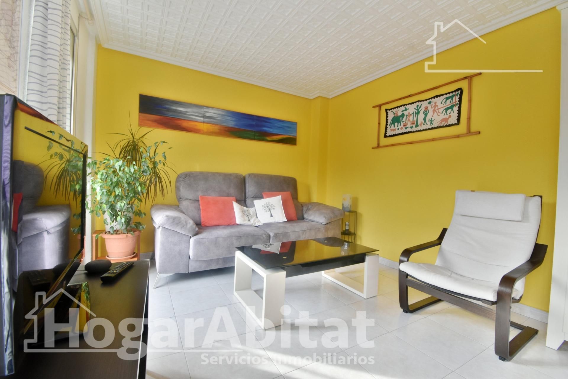 Living room of Flat for sale in  Valencia Capital  with Air Conditioner and Balcony