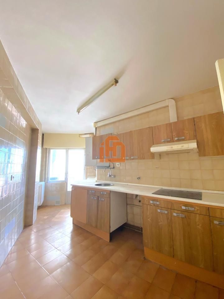 Cuina de Pis en venda en Santovenia de la Valdoncina amb Calefacció i Terrassa