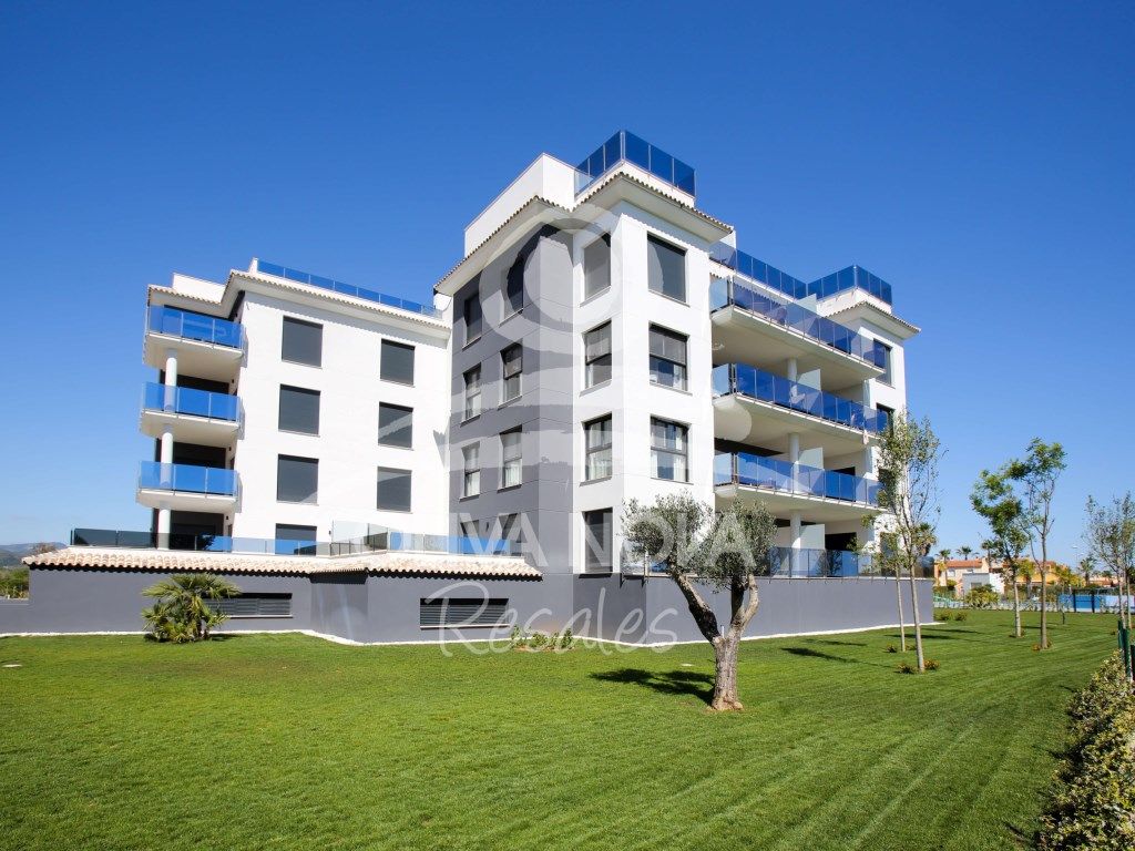 Vista exterior de Apartament en venda en Oliva amb Aire condicionat, Terrassa i Piscina comunitària