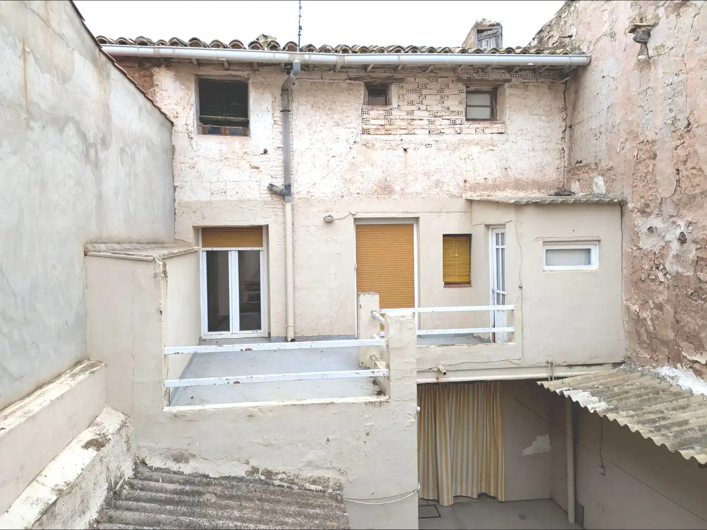 Exterior view of Houses for sale in Quinto  with Balcony
