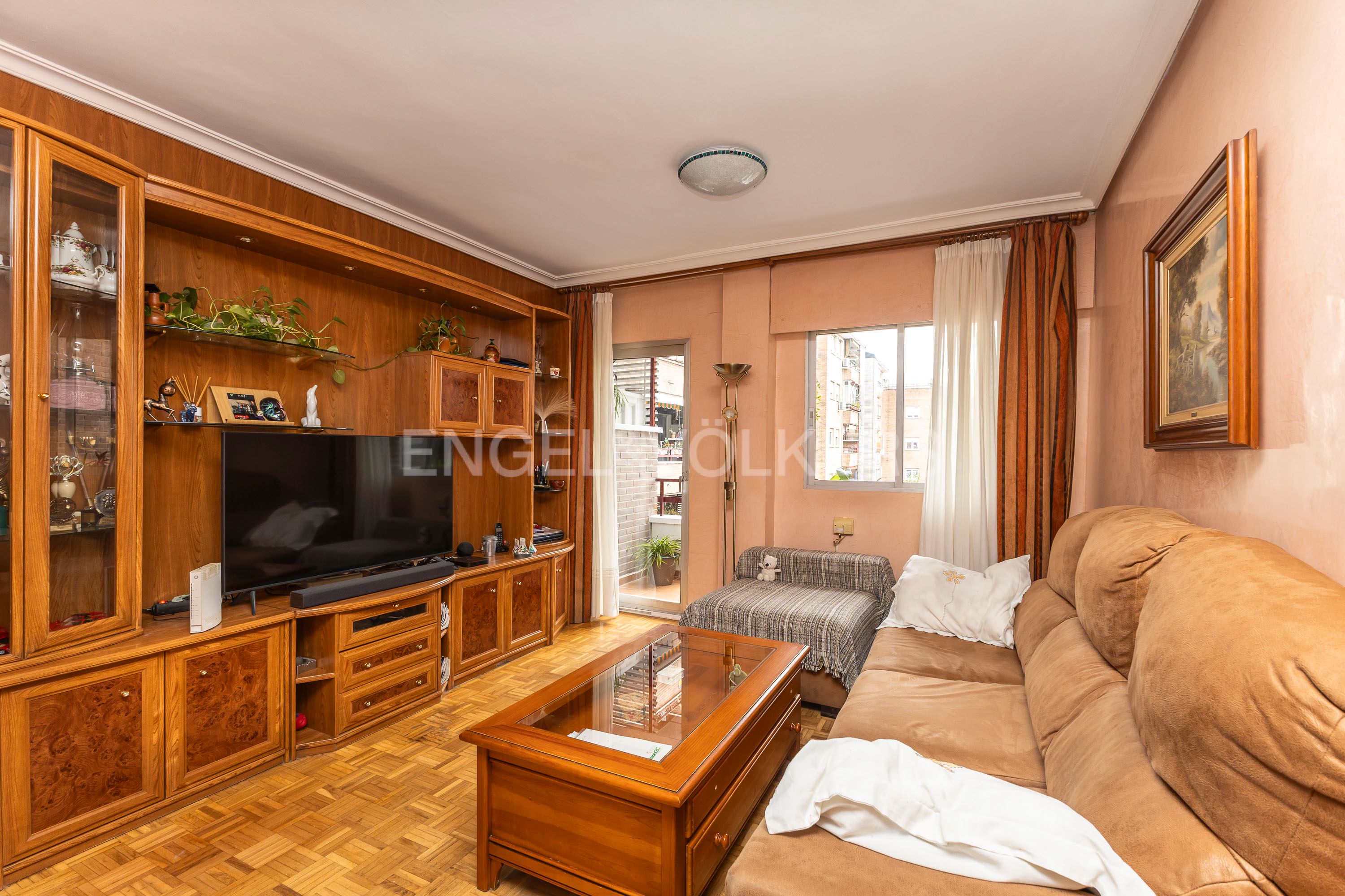 Sala d'estar de Apartament en venda en San Sebastián de los Reyes amb Aire condicionat, Calefacció i Parquet