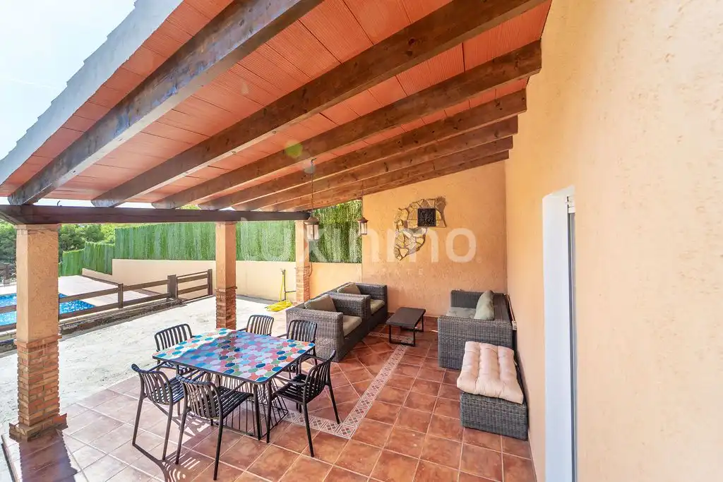 Terrace of Detached homes for rent in Coloma  