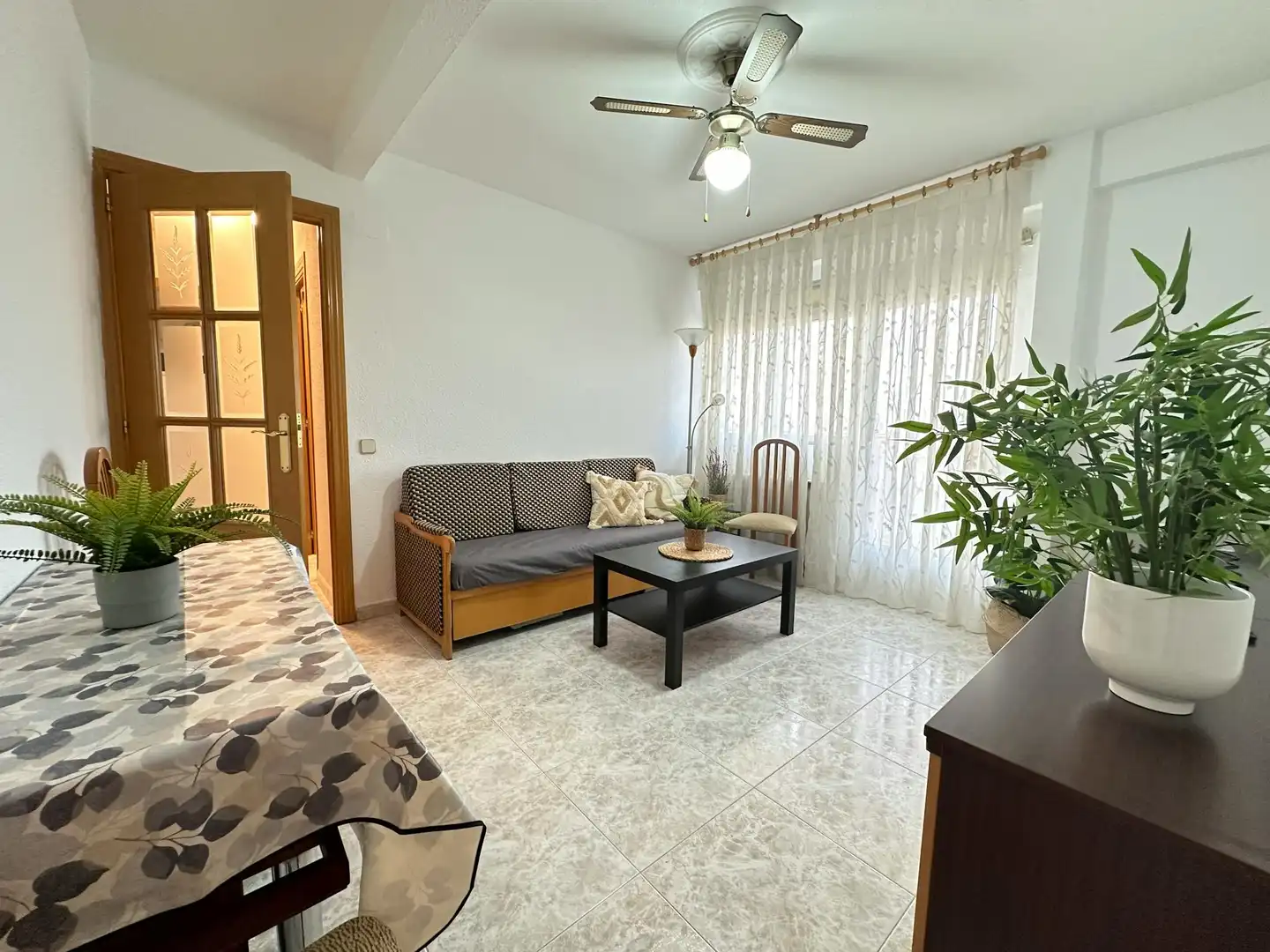 Wohnzimmer von Wohnung zur Miete in Madrid mit Heizung, Privatgarten und Möbliert