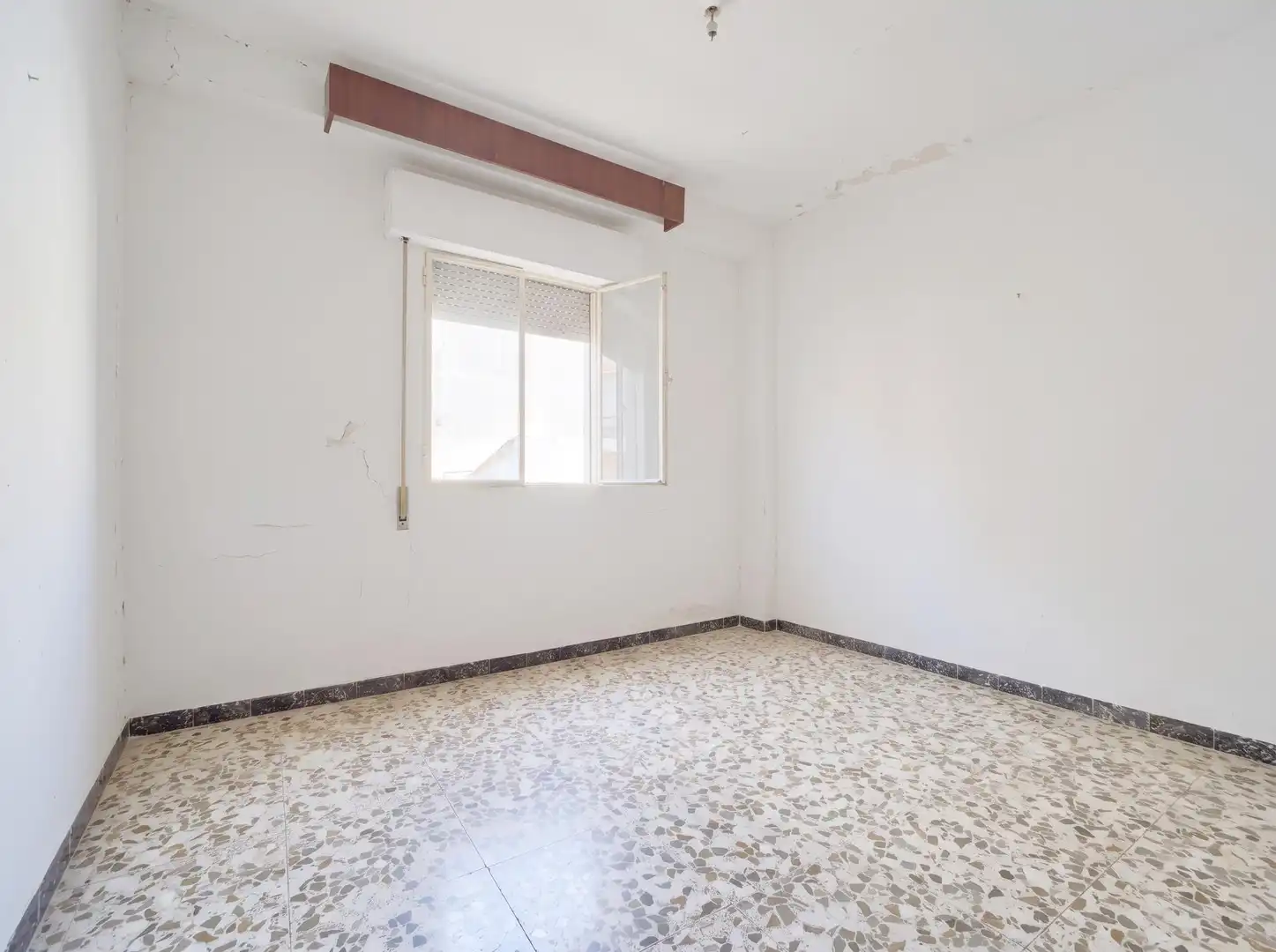 Habitación de Casa adosada en venta en Sanlúcar la Mayor con Aire acondicionado, Calefacción y Terraza