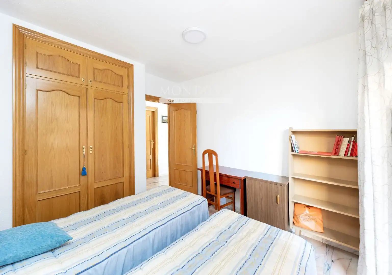 Bedroom of Flat for rent in Granada  with Heating, Terrace and Furnished