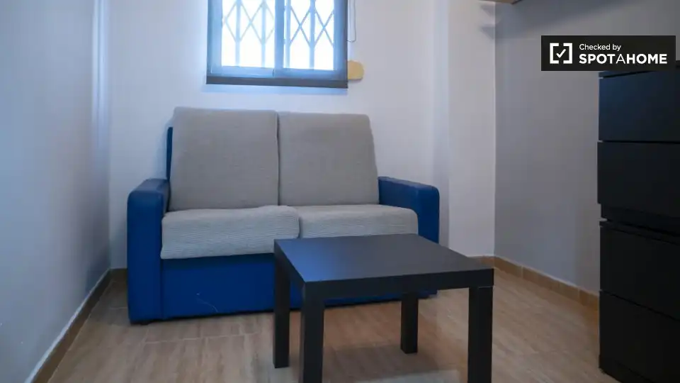 Sala d'estar de Pis de lloguer en Valencia amb Aire condicionat, Calefacció i Moblat