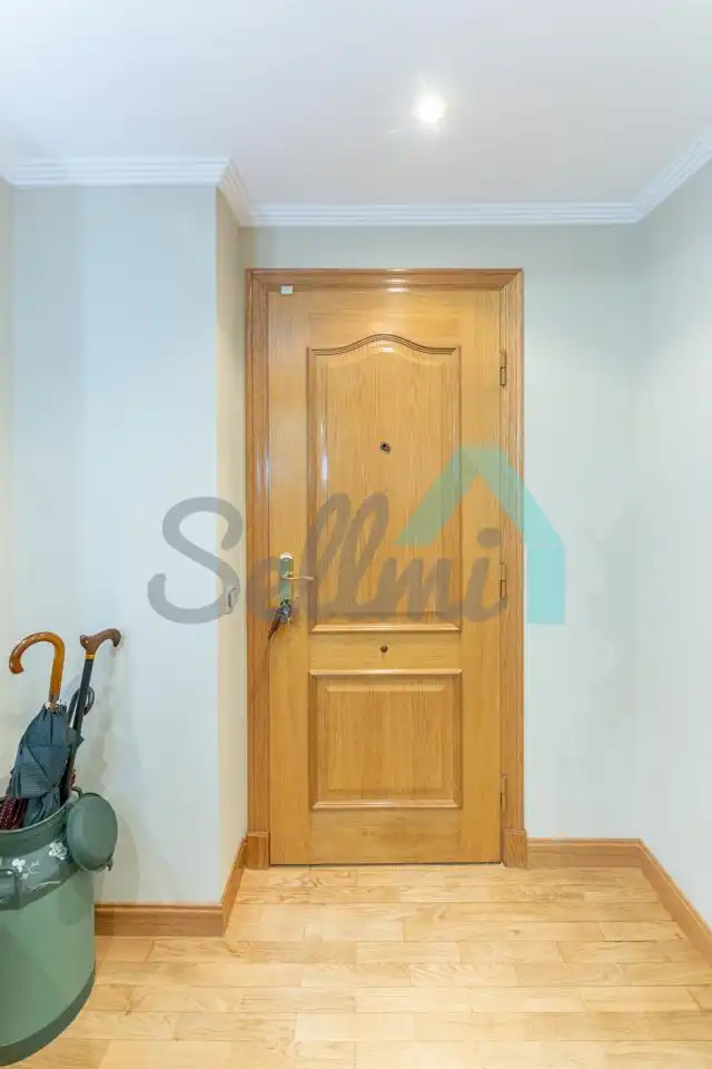 Piso en venta en Oviedo  con Calefacción, Parquet y Trastero