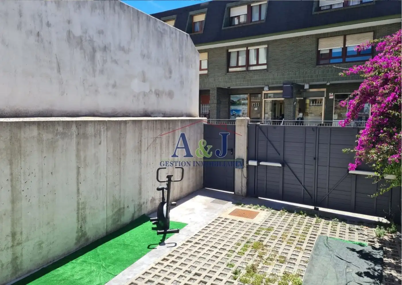 Aparcament de Planta baixa de lloguer en Santander amb Calefacció, Jardí privat i Terrassa