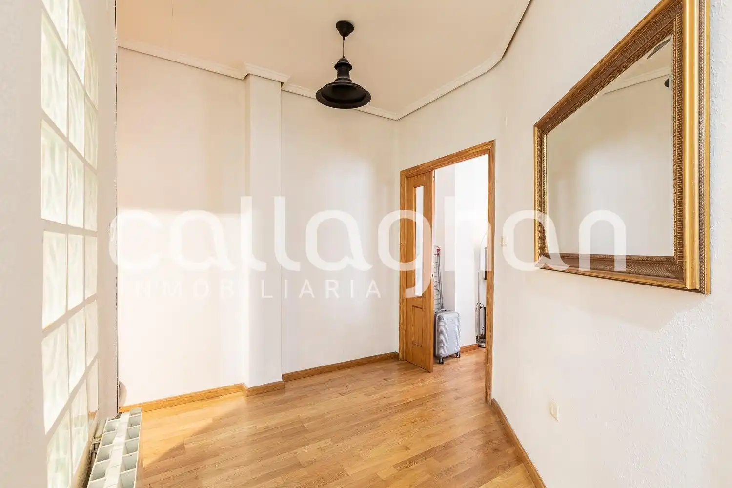 Sala d'estar de Pis de lloguer en Valencia amb Aire condicionat, Calefacció i Parquet