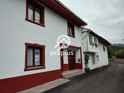 Exterior view of House or chalet for sale in Llanes