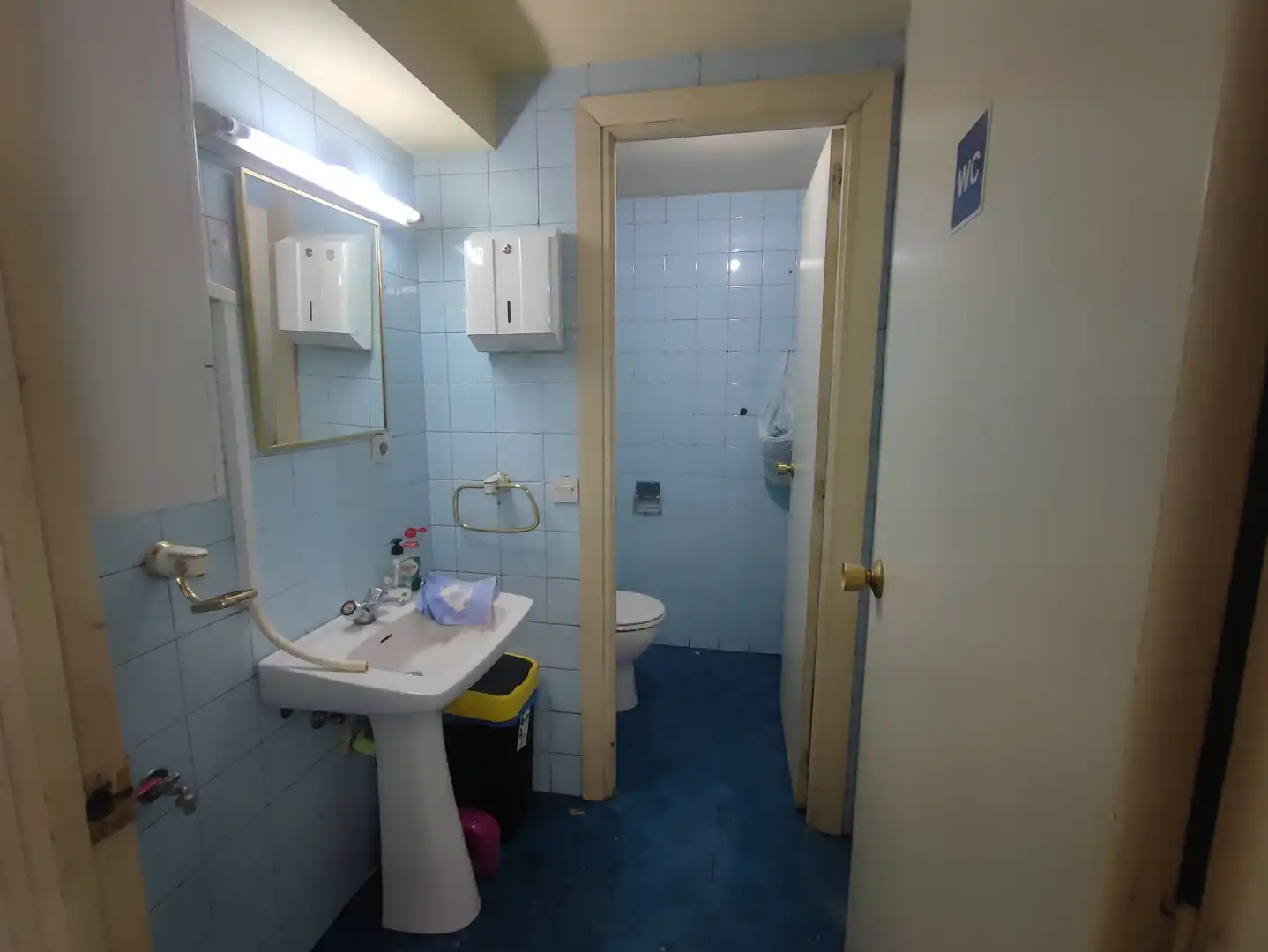 Bathroom of Commercial properties for sale in Madrid