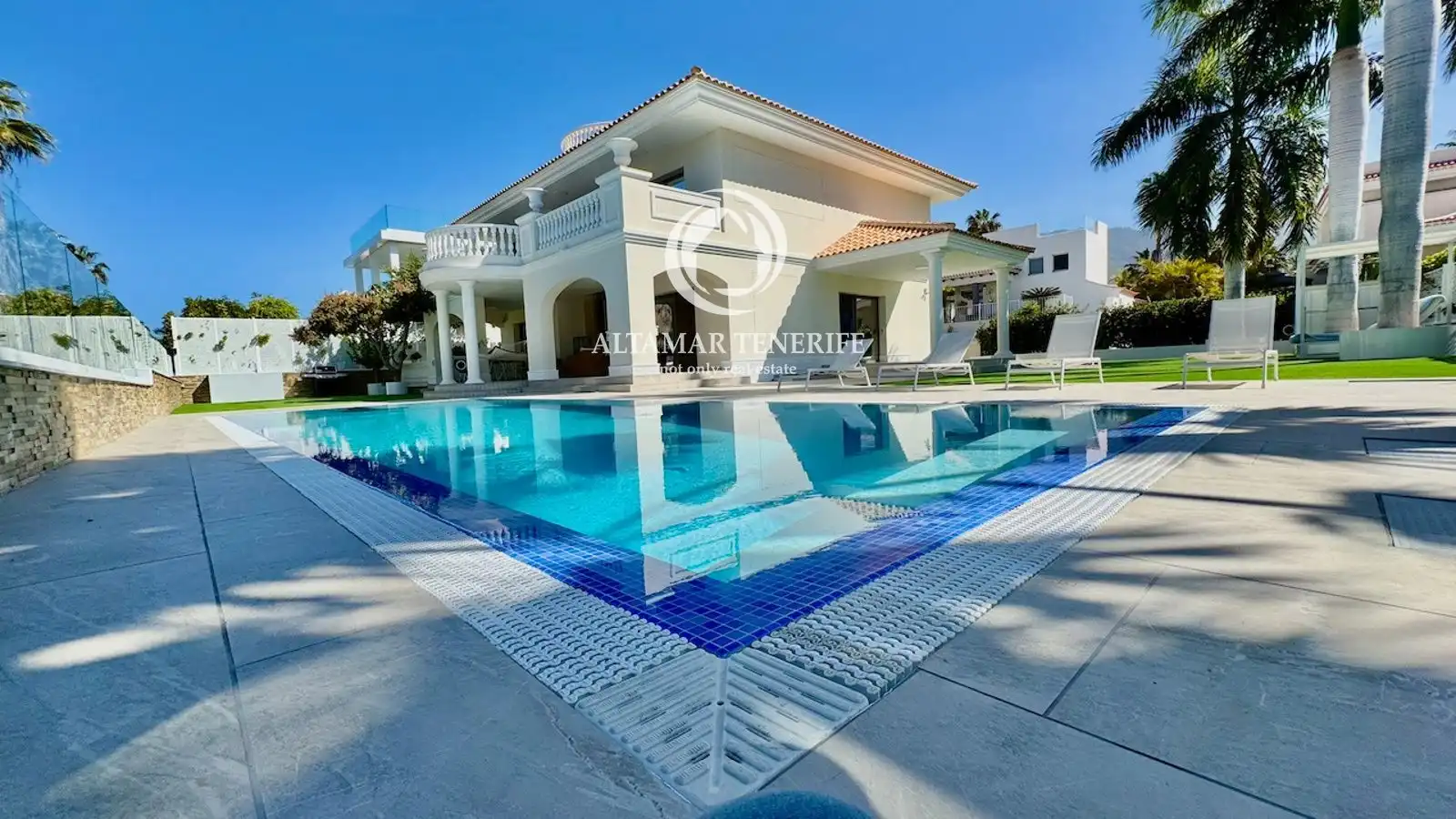 Casa con piscina en venta en Samarin