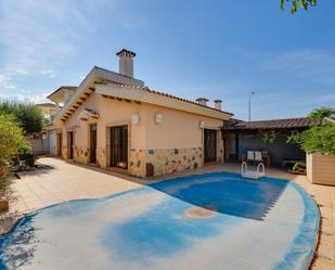 Vista exterior de Casa o xalet en venda en Orihuela amb Aire condicionat, Jardí privat i Terrassa