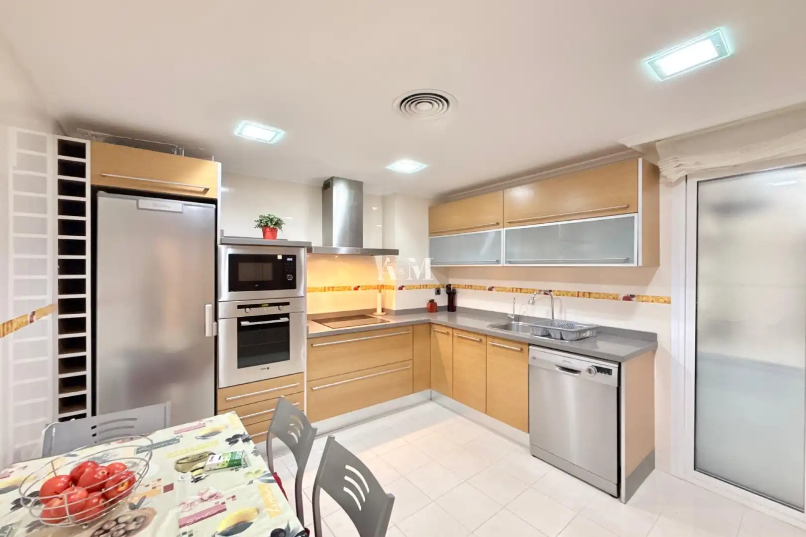 Cuina de Apartament de lloguer en Torrevieja amb Aire condicionat, Calefacció i Terrassa