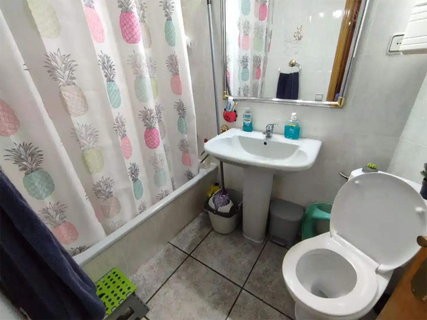 Bathroom of Flat for sale in Sabadell