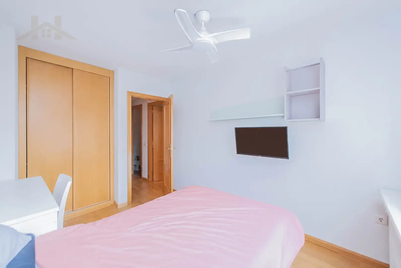 Habitación de Casa adosada en venta en Parla con Calefacción y Terraza