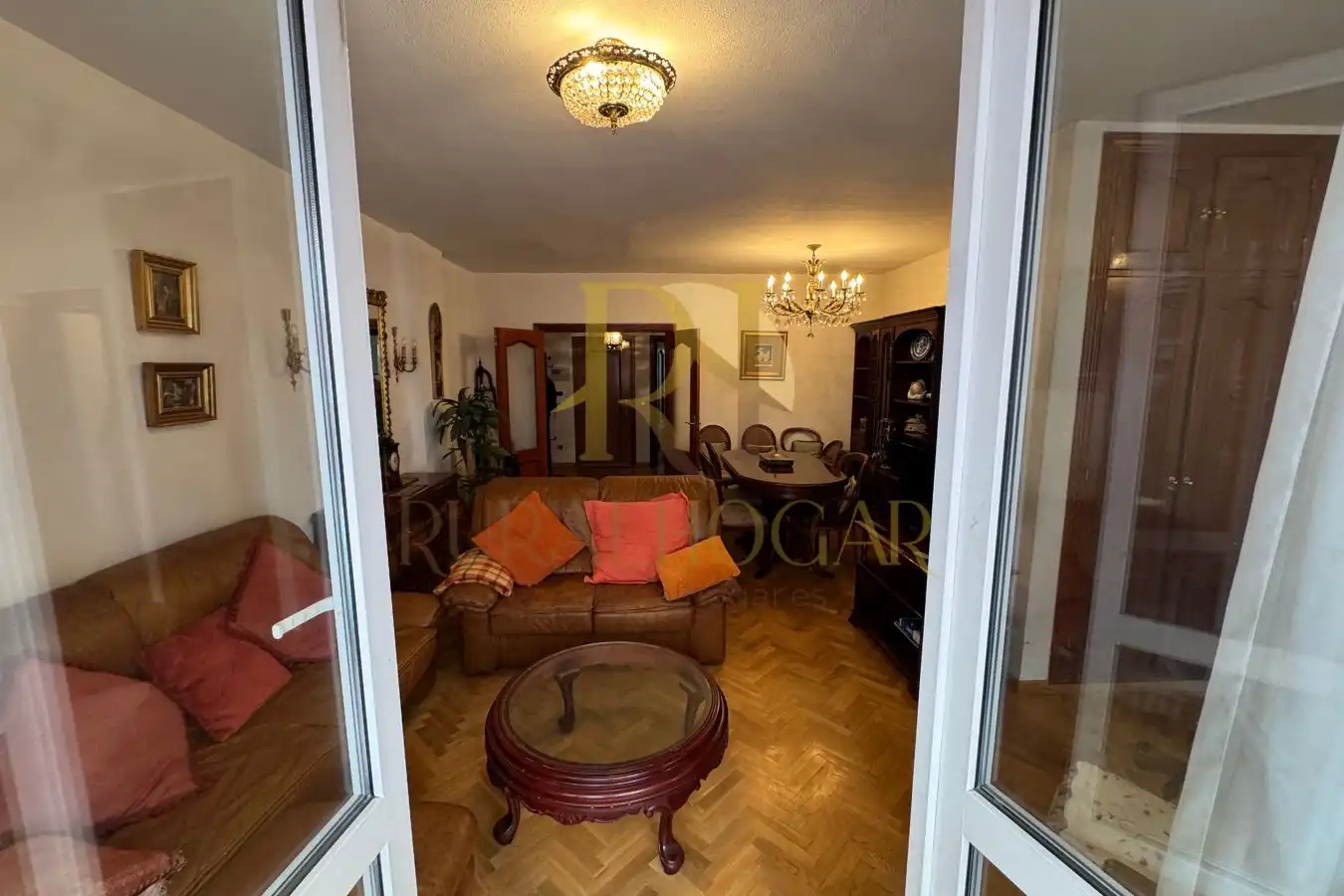 Sala d'estar de Pis en venda en León Capital  amb Terrassa, Traster i Moblat