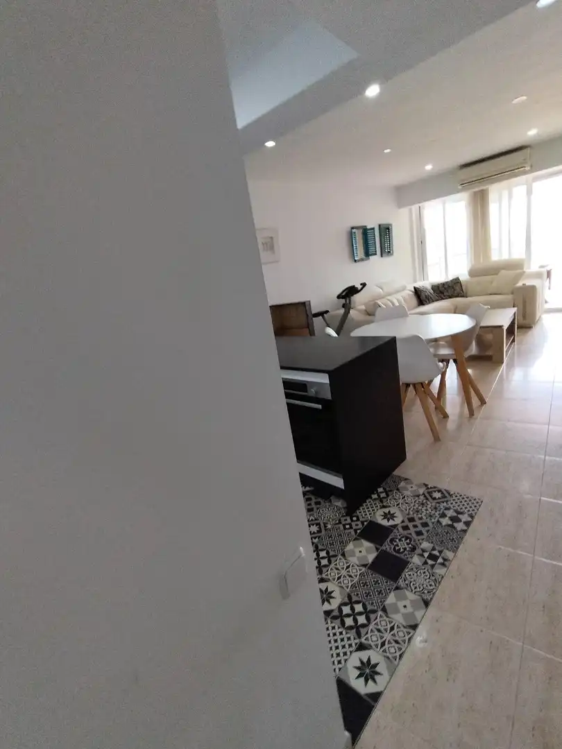 Sala d'estar de Pis de lloguer en Palamós amb Aire condicionat, Terrassa i Moblat