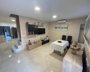Living room of Single-family semi-detached for sale in Gelves  with Air Conditioner, Terrace and Storage room