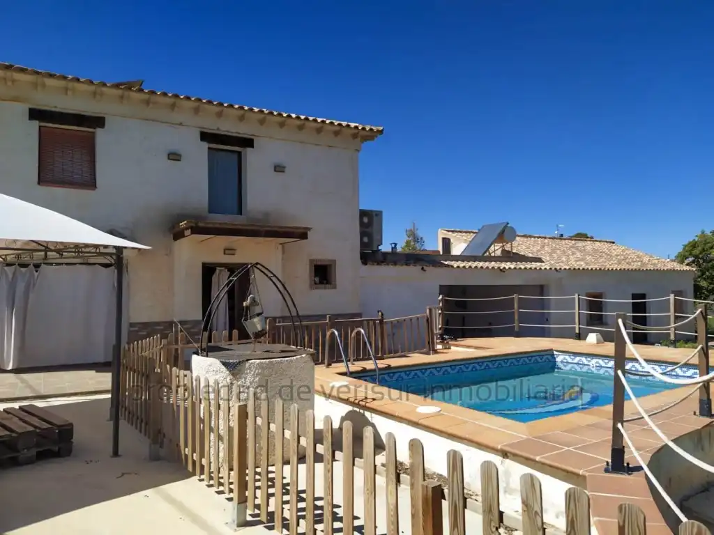 Country homes for sale in Baza