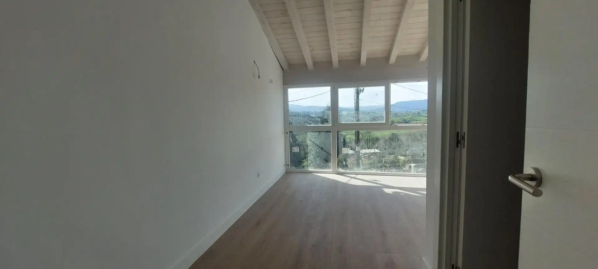 Sala d'estar de Casa adosada en venda en Udías amb Calefacció
