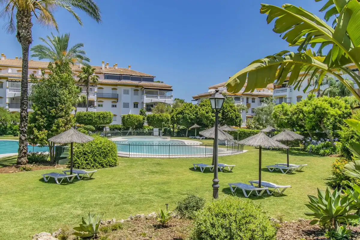 Apartment mit Pool zum Verkauf in Nueva Andalucía