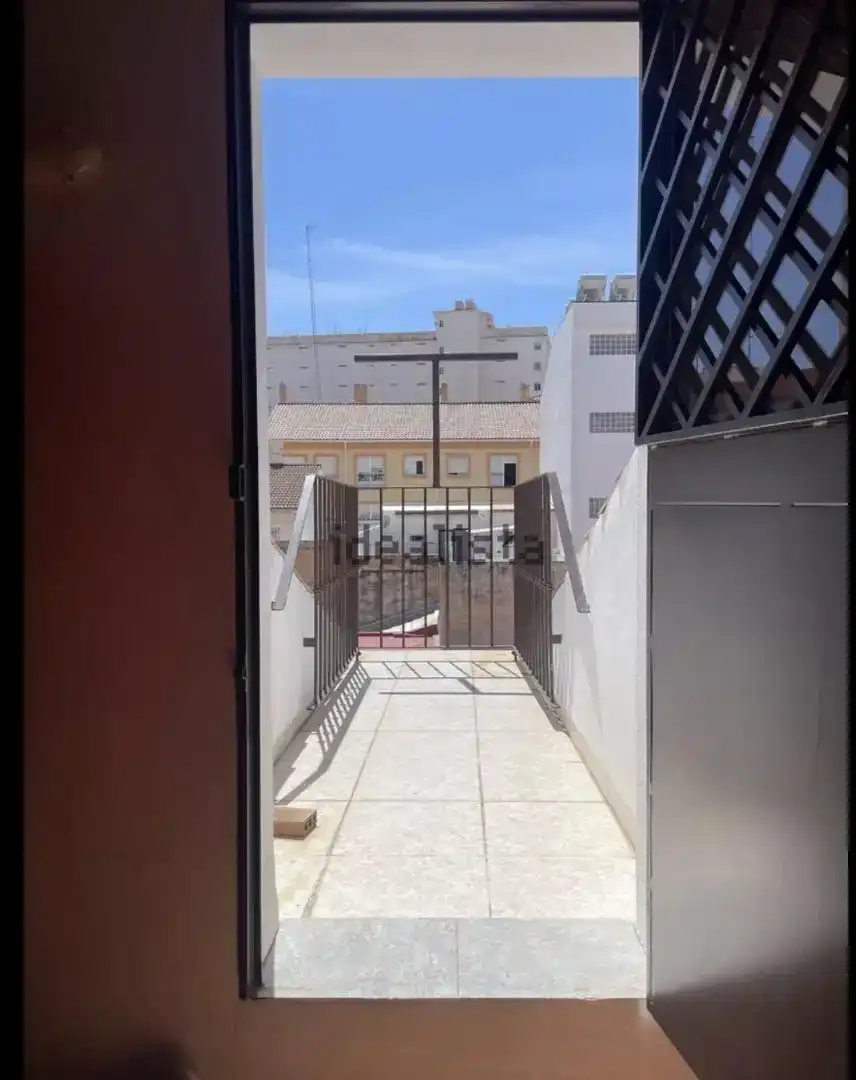 Vista exterior de Dúplex per a compartir en Málaga amb Aire condicionat, Parquet i Traster