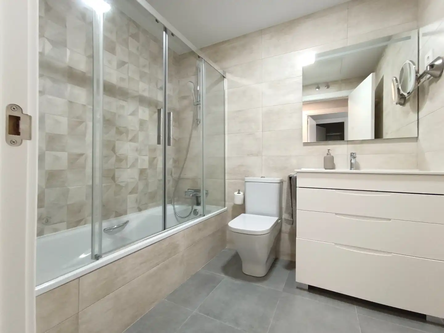 Baño de Piso en venta en Urduliz con Jardín privado, Terraza y Amueblado