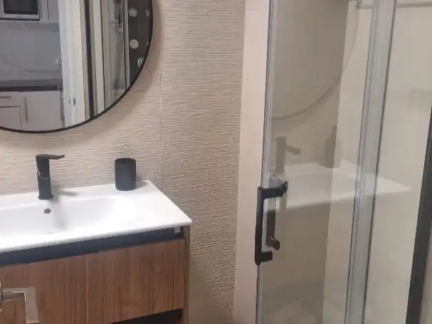 Badezimmer von Wohnung zum Verkauf in Benalmádena mit Klimaanlage und Balkon