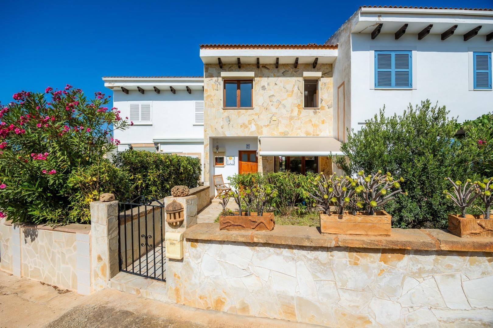 Vista exterior de Casa adosada en venda en Artà amb Traster, Moblat i Piscina comunitària