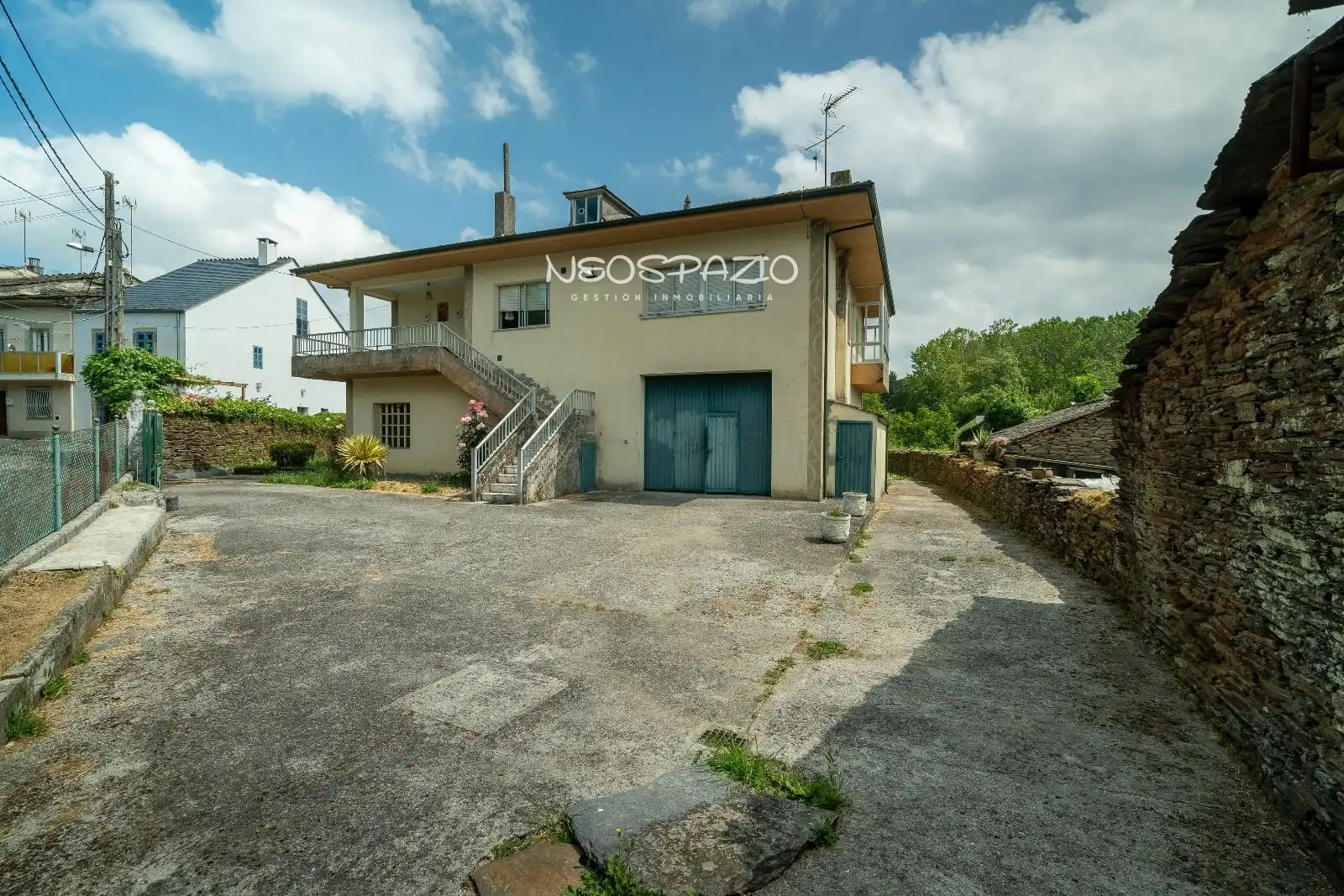 Vista exterior de Casa o xalet en venda en Lugo amb Calefacció i Terrassa
