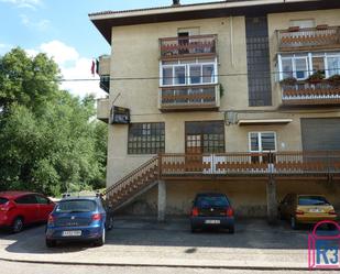 Außenansicht von Geschaftsraum zum verkauf in Villaturiel mit Terrasse