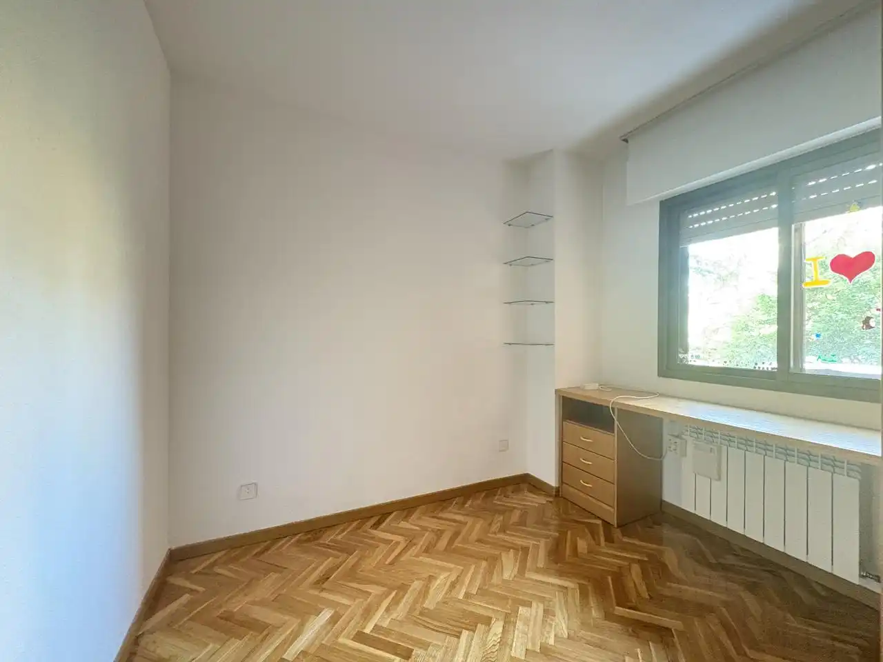 Schlafzimmer von Wohnung zur Miete in Madrid mit Klimaanlage, Heizung und Parkett
