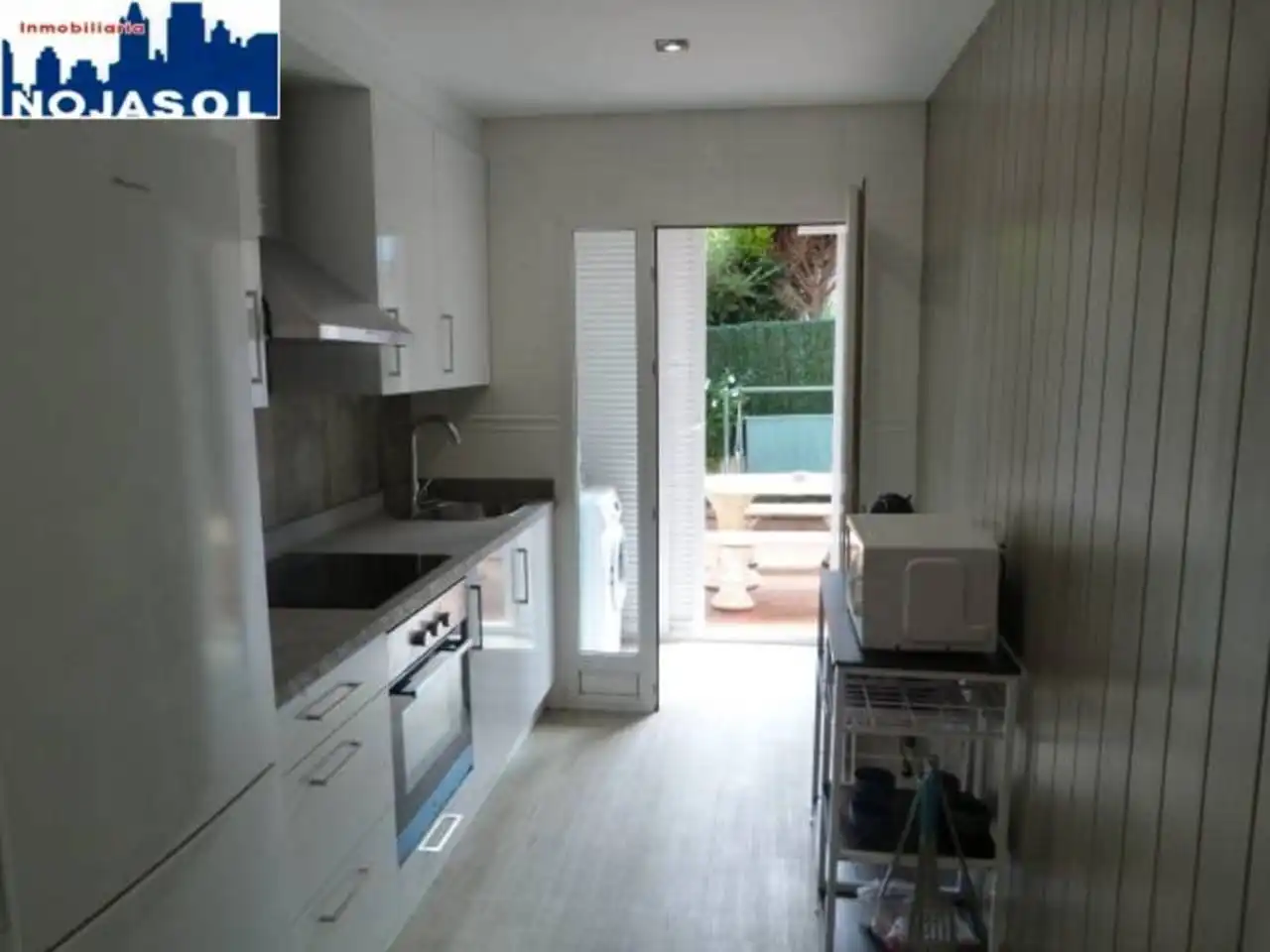 Cuina de Apartament de lloguer en Arnuero amb Calefacció, Jardí privat i Terrassa