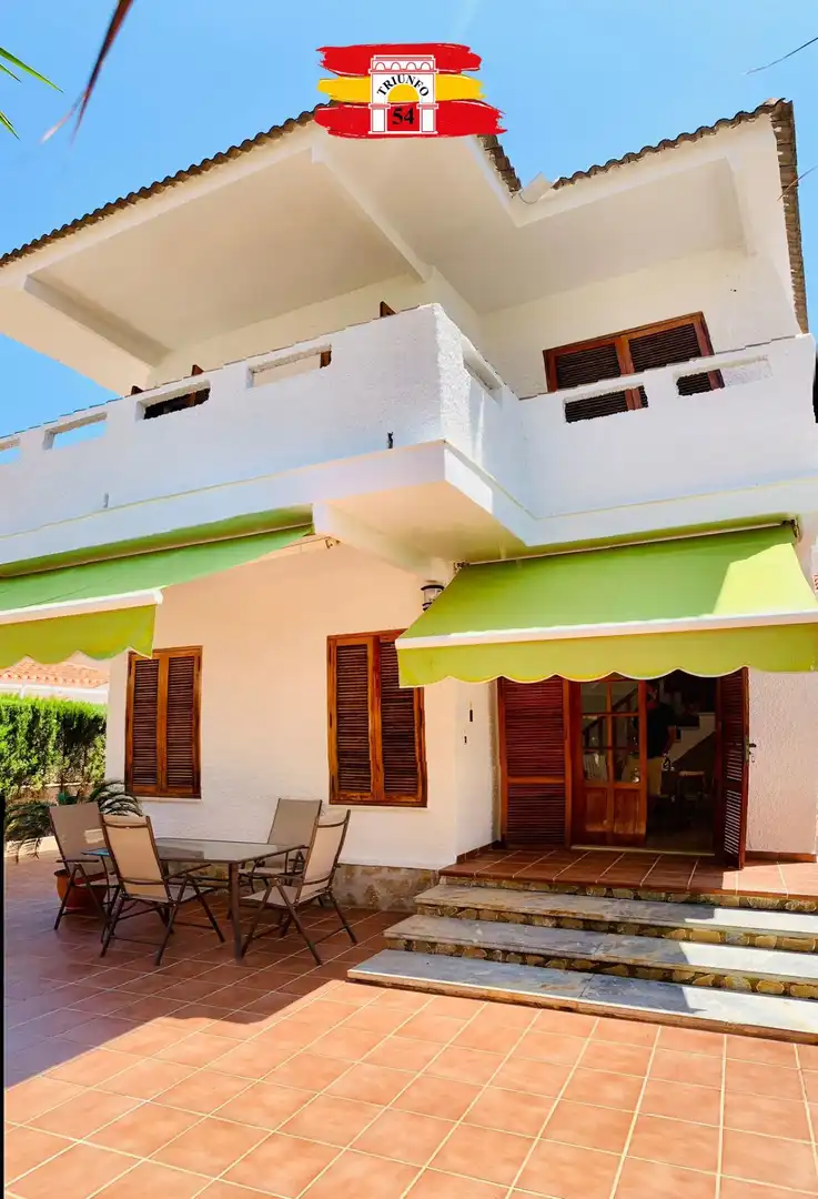 Vista exterior de Casa o chalet en venta en Pilar de la Horadada con Jardín privado, Terraza y Amueblado