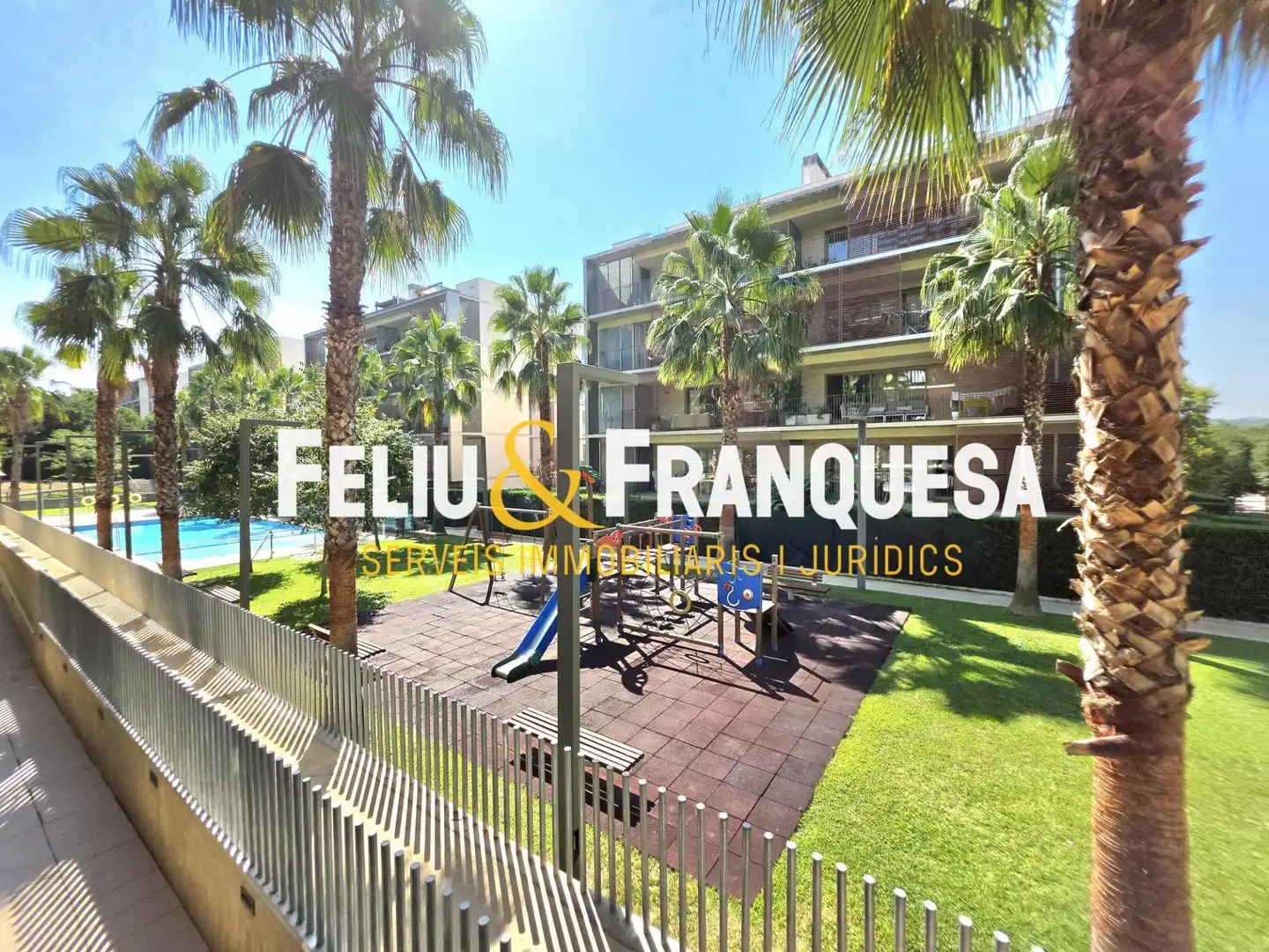 Vista exterior de Piso en venta en Sant Cugat del Vallès con Calefacción, Jardín privado y Terraza