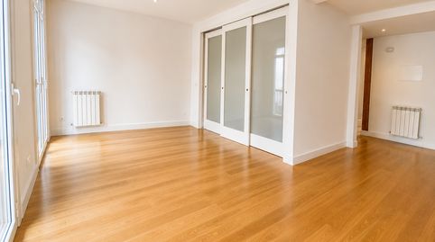Piso  en Parte Vieja Donostiarra a dos pasos del mar 2 dormitorios, 1 baño, vestidor y  calefacción gas. Luz natural Ideal para di