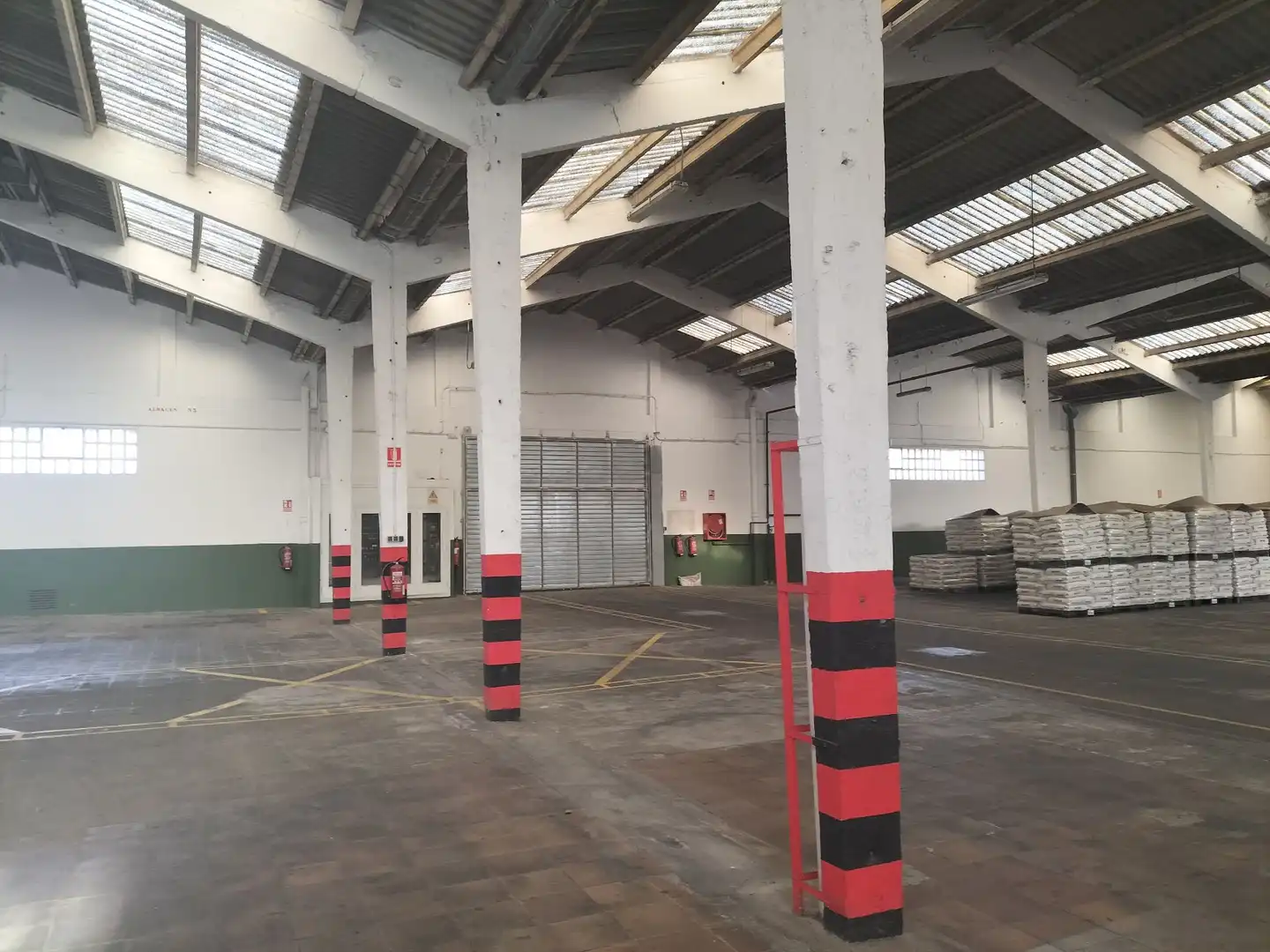 Parking de Nave industrial en venta en Rubí