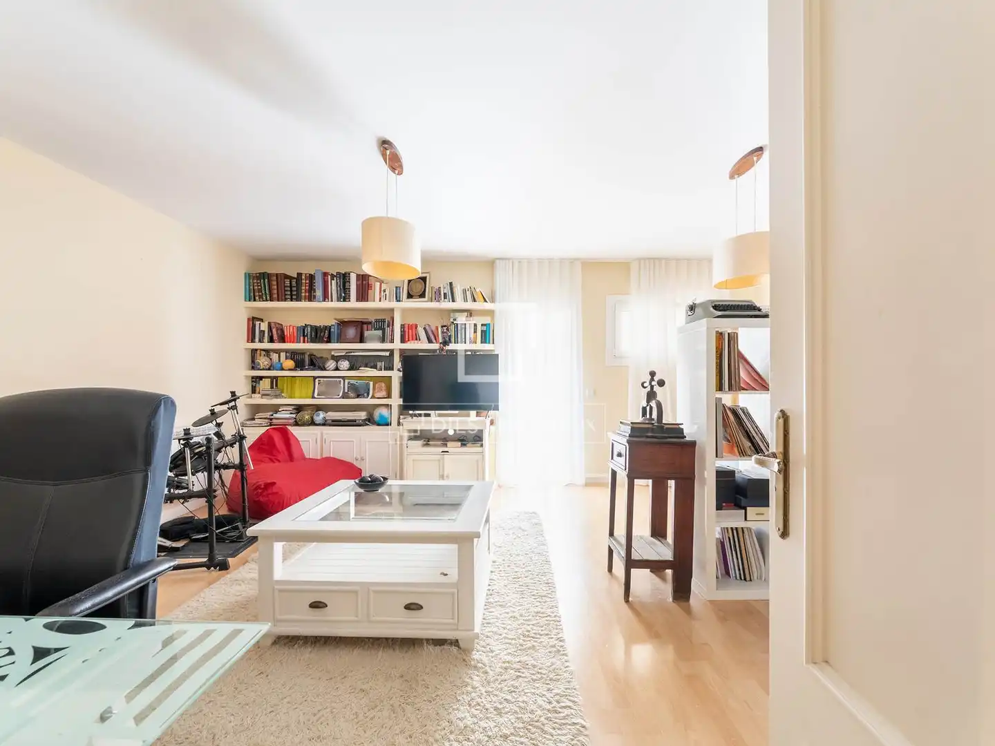 Sala d'estar de Casa o xalet en venda en Majadahonda amb Aire condicionat, Jardí privat i Terrassa
