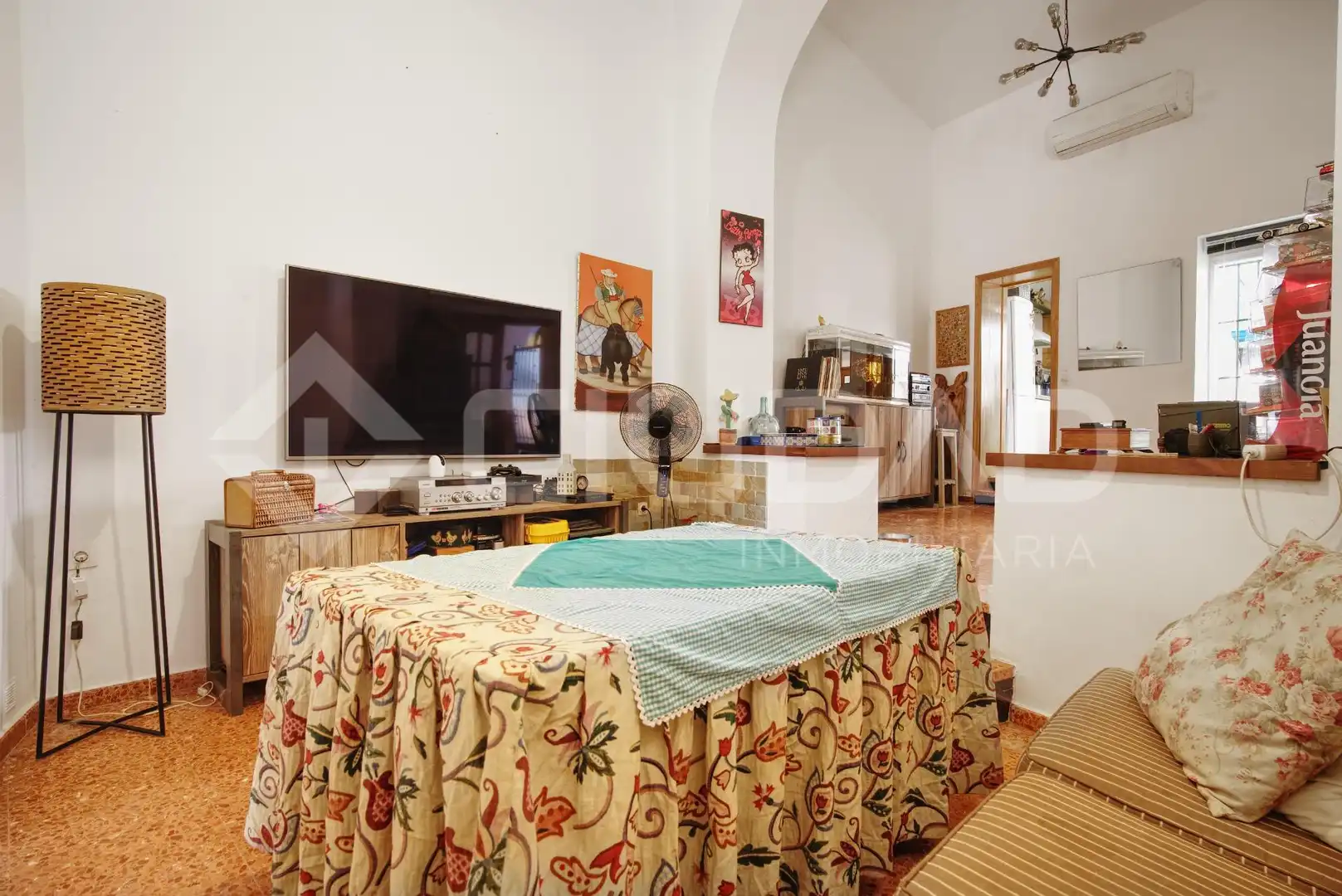 Sala de estar de Casa adosada en venta en San Juan de Aznalfarache con Aire acondicionado, Terraza y Trastero