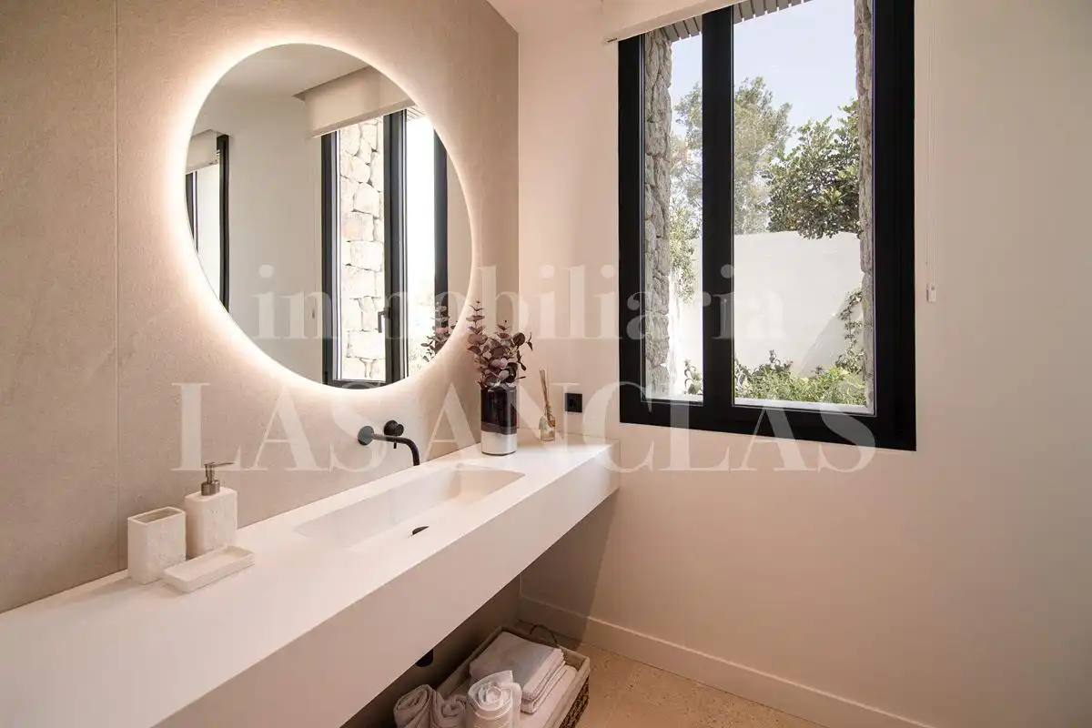 Baño de Casa o chalet en venta en Santa Eulària des Riu con Terraza, Trastero y Jacuzzi