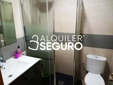 Badezimmer von Wohnung zur Miete in Vitoria - Gasteiz mit Heizung und Möbliert