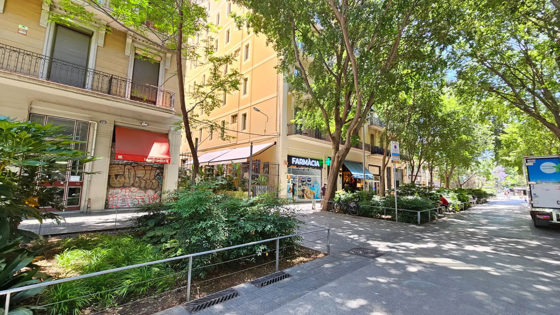Außenansicht von Büro zur Miete in Barcelona mit Klimaanlage, Heizung und Internet