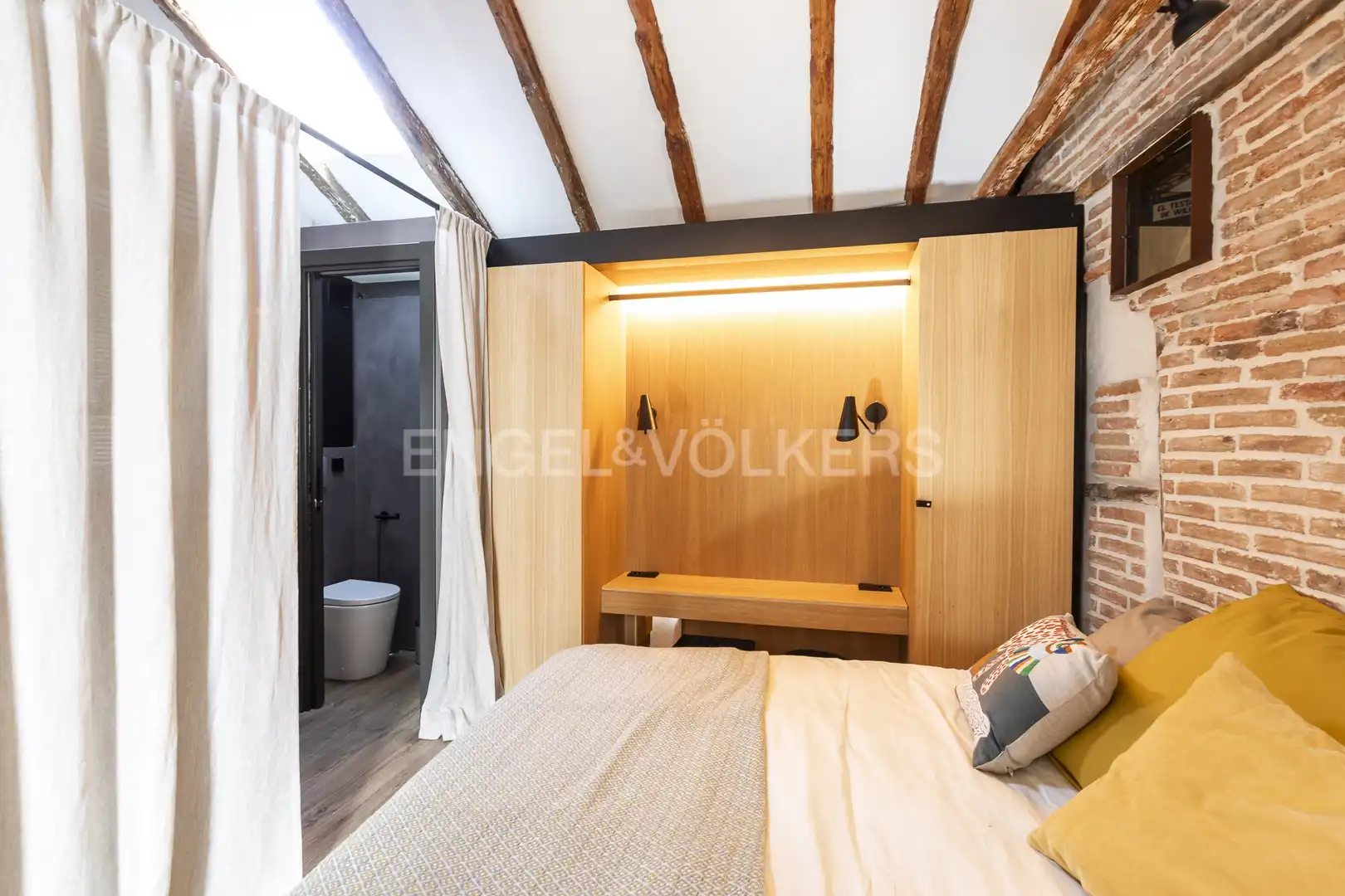 Schlafzimmer von Wohnung zur Miete in Madrid mit Klimaanlage, Heizung und Möbliert