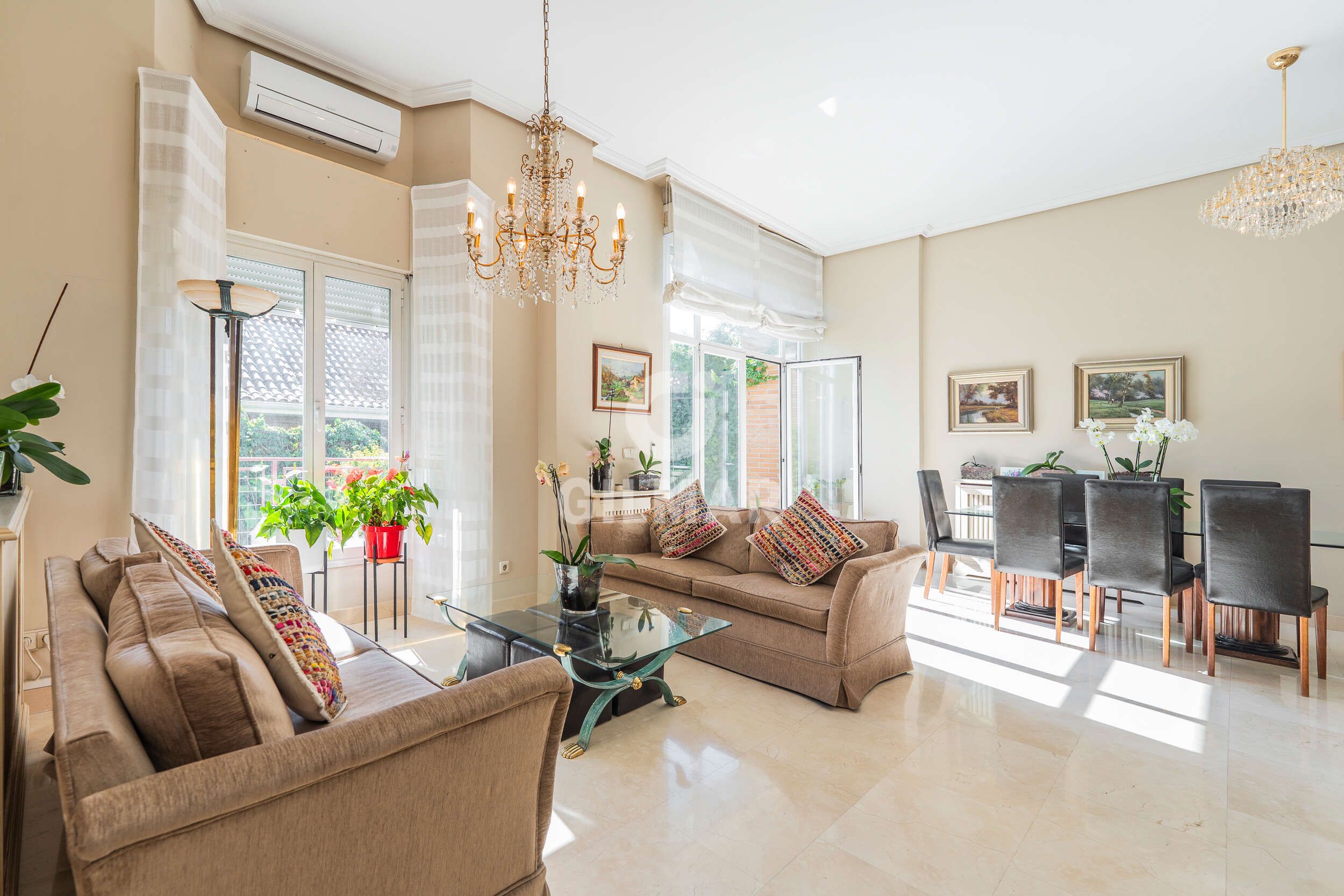 Sala de estar de Casa adosada en venta en  Madrid Capital con Calefacción y Jardín privado