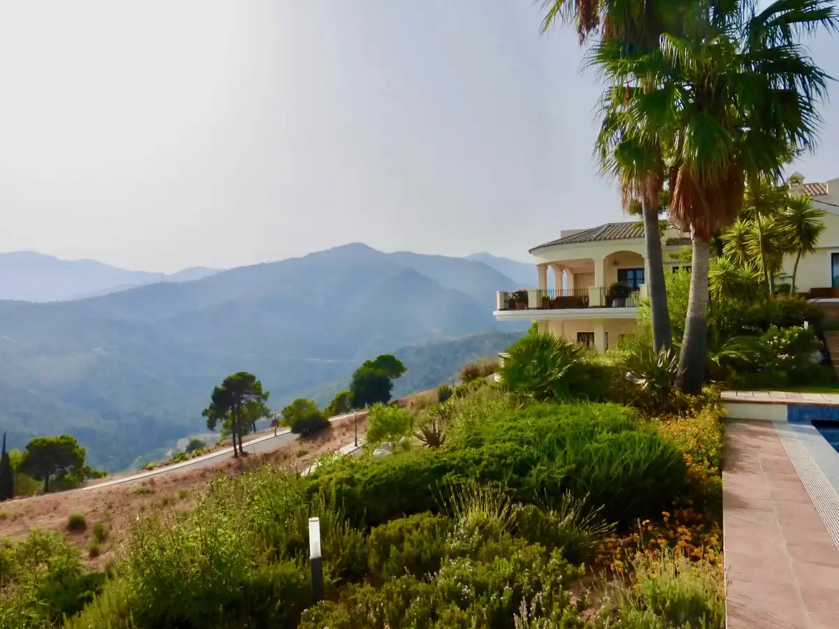 Casa con piscina en venta en Benahavís pueblo