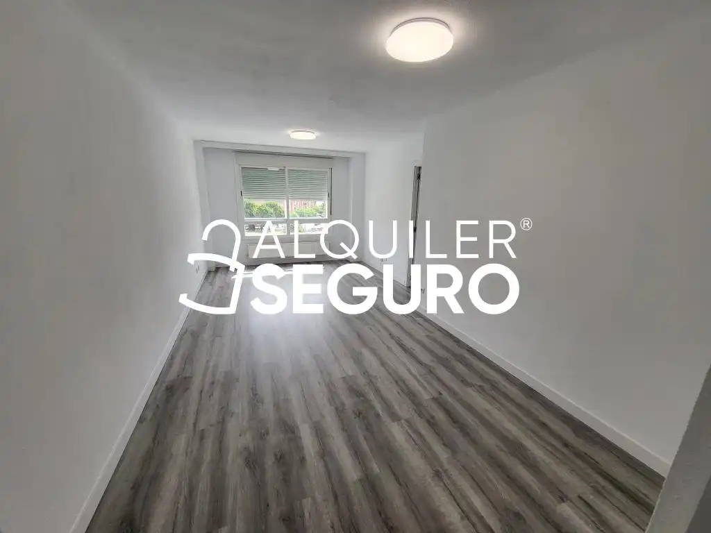 Dormitori de Pis de lloguer en Móstoles amb Calefacció i Piscina